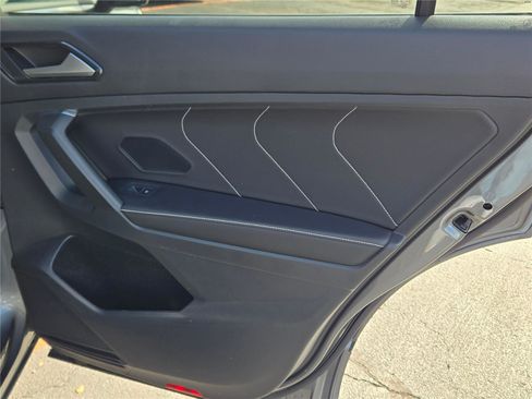 Used 2022 Volkswagen Tiguan SE R-Line AWD/4WD image 9