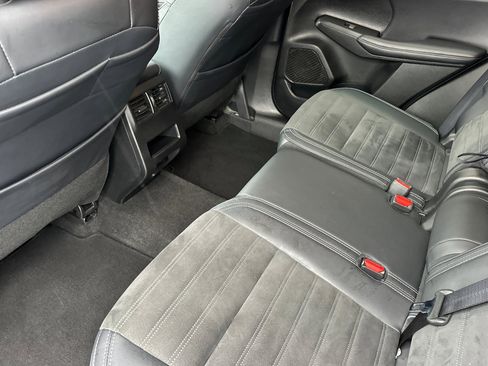 Used 2024 Mitsubishi Outlander SE image 13