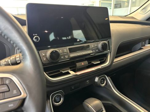 Used 2025 Toyota Grand Highlander AWD image 18