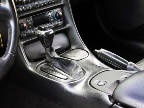 Used 2002 Chevrolet Corvette Convertible w/ Preferred Equipment Group2 RWD image 36