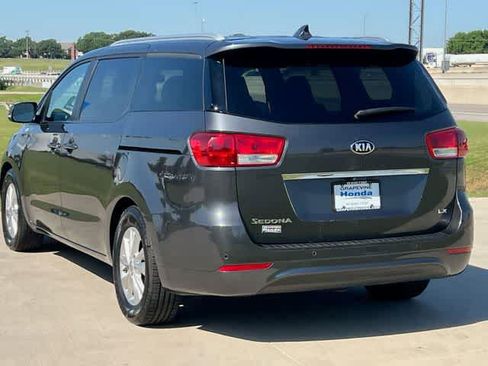 Used 2016 Kia Sedona LX w/ LX Convenience Package FWD image 5