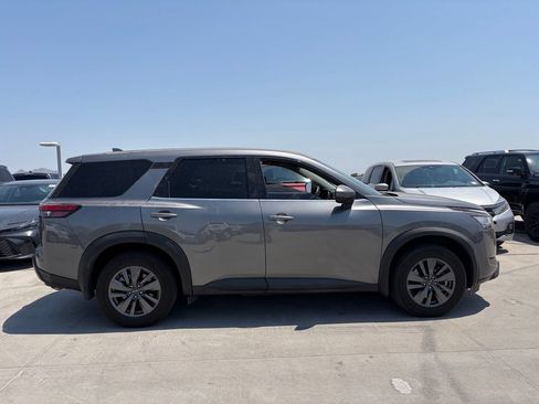 Used 2022 Nissan Pathfinder S FWD image 2