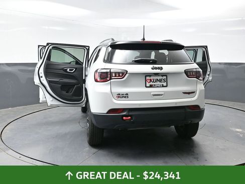 Used 2025 Jeep Compass Trailhawk AWD/4WD image 59