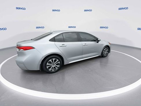 Used 2021 Toyota Corolla LE FWD image 2