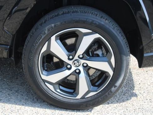 Used 2021 Toyota RAV4 SE w/ Weather & Moonroof Package AWD/4WD image 7