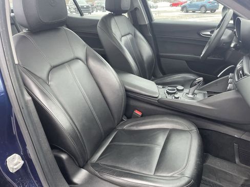 Used 2019 Alfa Romeo Giulia image 14