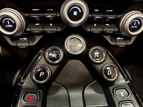 Used 2021 Aston Martin V8 Vantage Roadster image 47