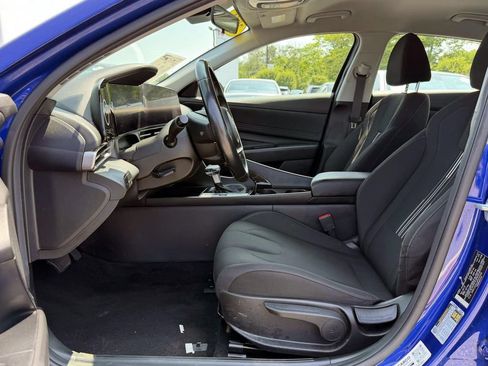 Used 2023 Hyundai Elantra SEL w/ Convenience Package FWD image 10