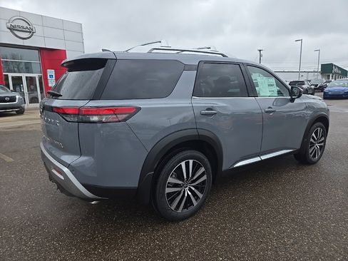 New 2025 Nissan Pathfinder Platinum w/ Cargo Package image 7