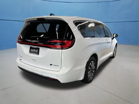 Used 2024 Chrysler Pacifica Limited FWD image 11