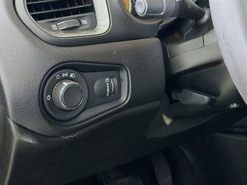 Used 2023 Jeep Renegade Latitude image 12