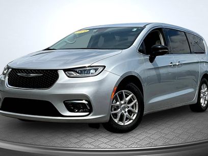 Used 2024 Chrysler Pacifica Touring-L