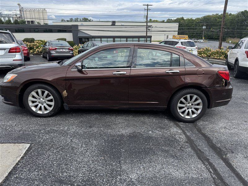 Used 2013 Chrysler 200 Limited FWD image 5