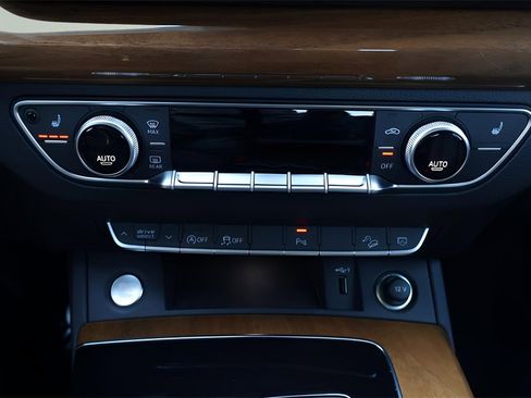 Used 2023 Audi Q5 2.0T Premium w/ Convenience Package image 24