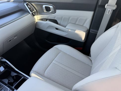 Certified 2022 Kia Sorento SX image 15