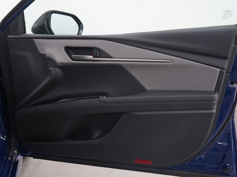 Used 2025 Toyota Camry SE image 9