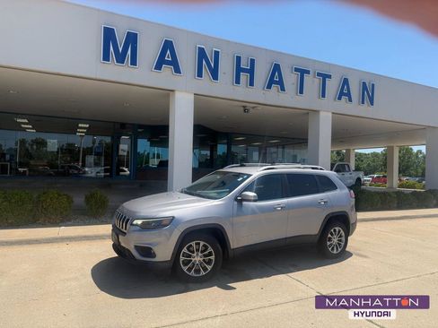 Used 2019 Jeep Cherokee Latitude Plus FWD image 1