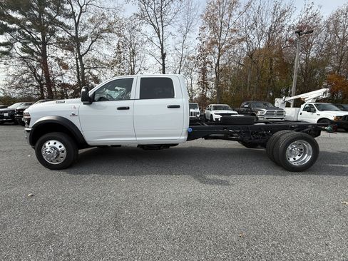 New 2026 RAM 5500 Tradesman w/ Chrome Appearance Group AWD/4WD image 4