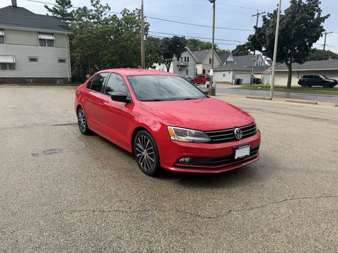 Used 2016 Volkswagen Jetta Sport FWD image 1