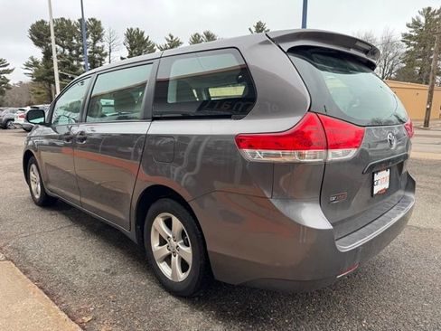 Used 2014 Toyota Sienna L image 5