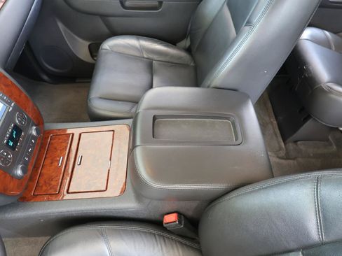 Used 2012 Chevrolet Suburban LTZ RWD image 44
