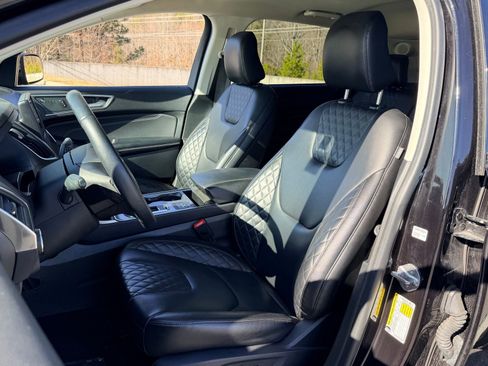 Used 2024 Ford Edge Titanium image 15