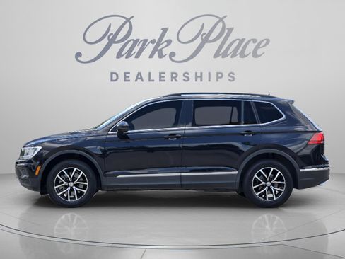 Used 2021 Volkswagen Tiguan SE FWD image 2
