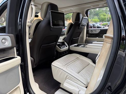Used 2020 Lincoln Navigator Black Label w/ Cargo Convenience Package AWD/4WD image 30