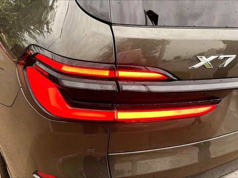 Used 2024 BMW X7 xDrive40i w/ M Sport Package AWD/4WD image 38