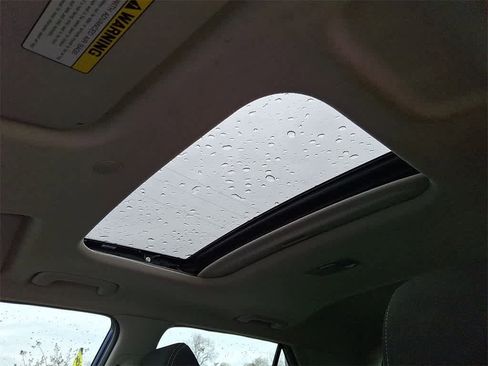 Used 2023 Hyundai Venue SEL image 14