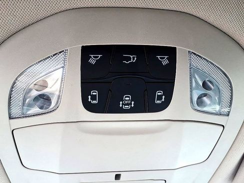 Used 2023 Chrysler Voyager LX FWD image 20