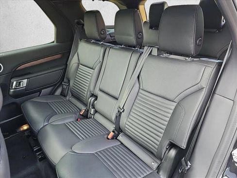 Certified 2024 Land Rover Discovery Dynamic SE image 9