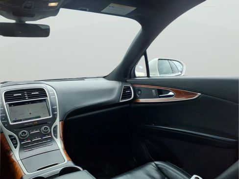 Used 2019 Lincoln Nautilus Select image 12