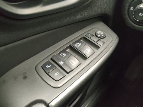 Used 2022 Jeep Cherokee Trailhawk image 27