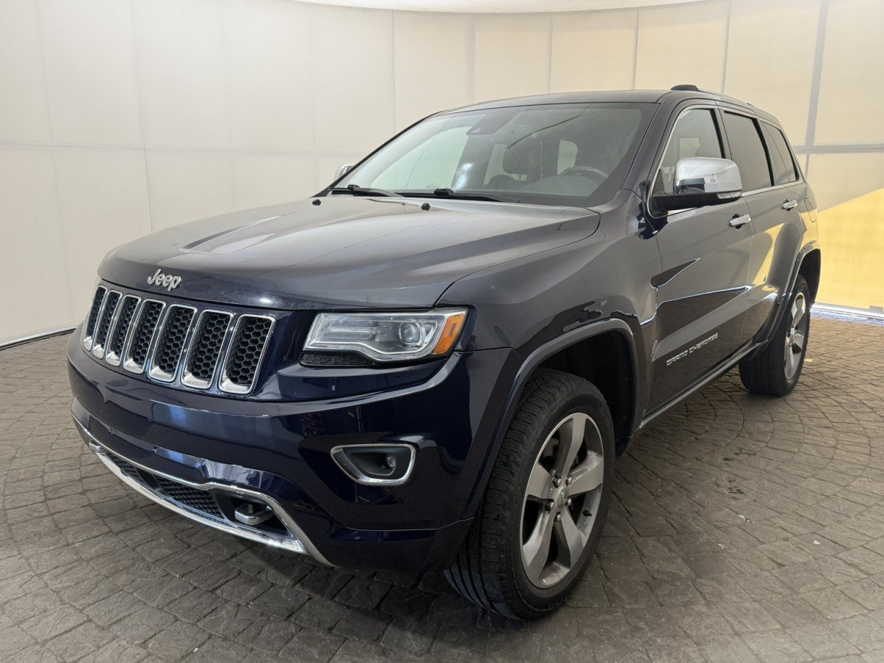 Used 2014 Jeep Grand Cherokee Overland w/ Advanced Technology Group AWD/4WD image 3