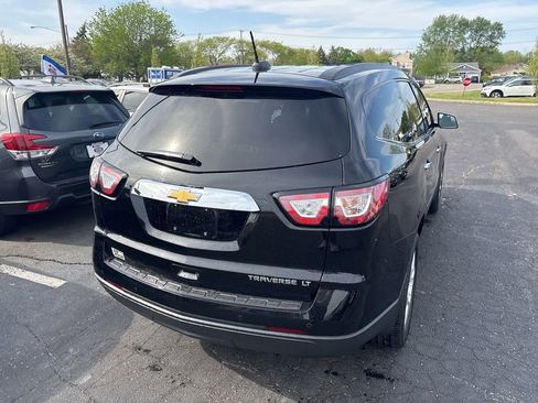Used 2016 Chevrolet Traverse LT w/ Style and Technology Package FWD image 3
