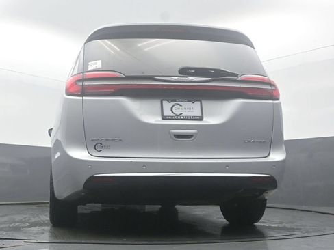 Used 2023 Chrysler Pacifica Limited FWD image 48