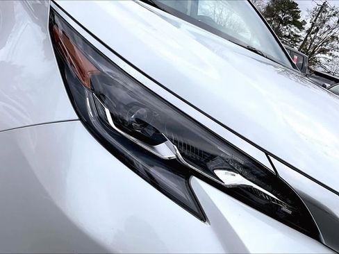 Used 2024 Toyota Sienna Platinum image 27