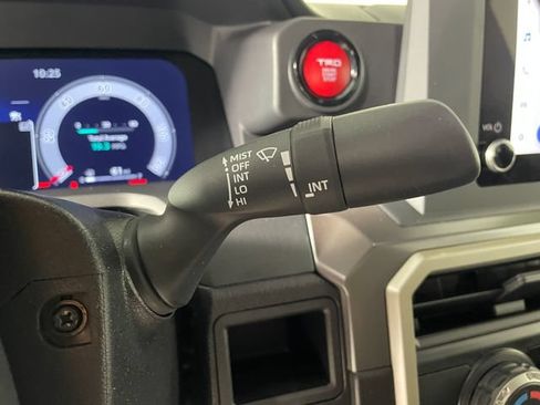Used 2025 Toyota Tacoma TRD Sport AWD/4WD image 15