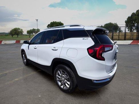 Used 2024 GMC Terrain SLT FWD image 4