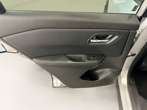 Used 2025 Nissan Rogue SV AWD/4WD image 26