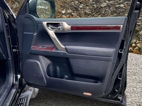 Used 2016 Lexus GX 460 w/ Premium Package image 22