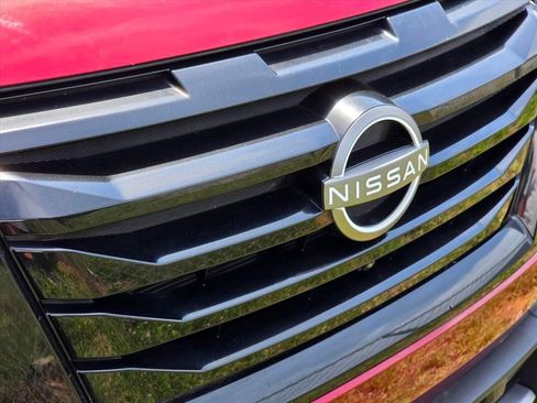 Used 2024 Nissan Pathfinder SL w/ Black Appearance Package FWD image 15