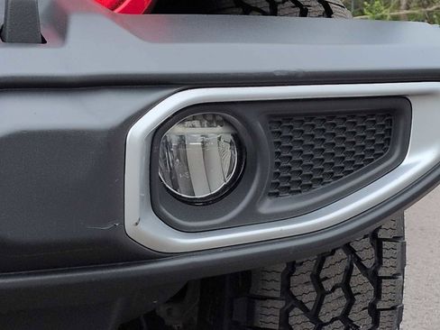 Used 2018 Jeep Wrangler Unlimited Sahara AWD/4WD image 11