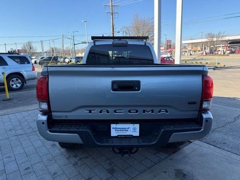 Used 2018 Toyota Tacoma TRD Off-Road image 5