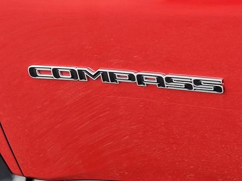 Certified 2021 Jeep Compass Latitude image 33