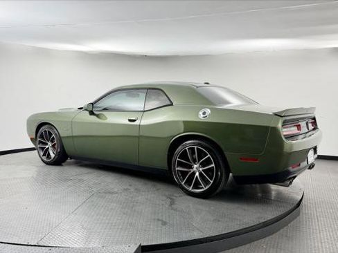 Used 2018 Dodge Challenger R/T w/ Performance Handling Group RWD image 2