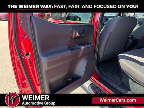 Used 2019 Toyota Tacoma TRD Sport w/ Four Season Floor Mat Package AWD/4WD image 20