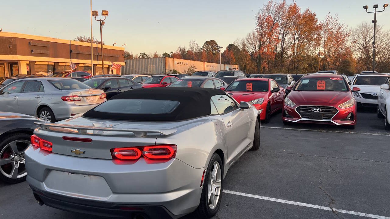 Used 2019 Chevrolet Camaro LT RWD image 5