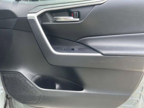Used 2022 Toyota RAV4 XLE AWD/4WD image 12